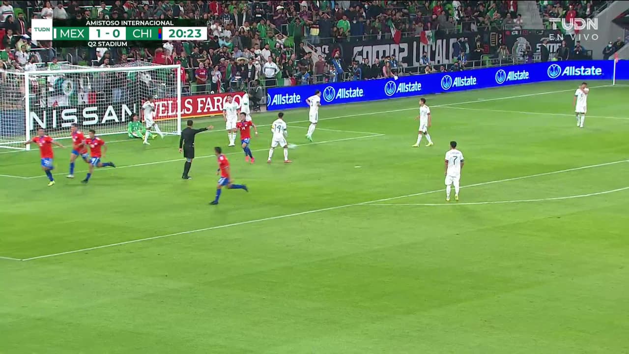 ¡TIRO ATAJADO! disparo por Iván Morales.