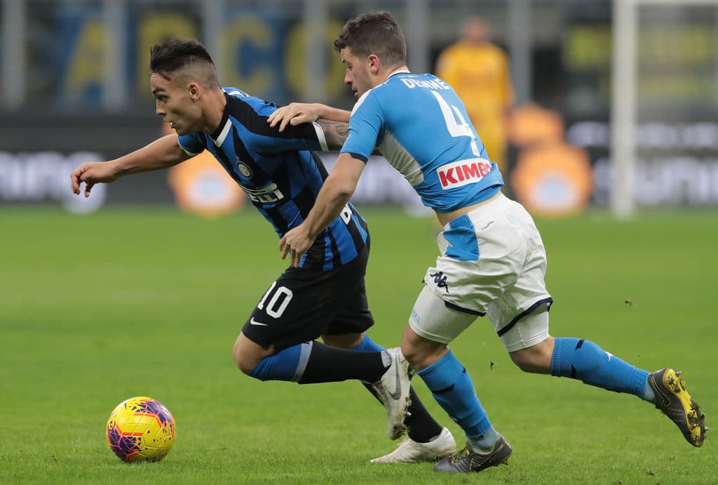 Por ello, el Barça lo ve como el cambio natural de Luis Suárez, que este año llega ya a los 33 años y poco a poco comienza a padecer, con mayor frecuencia, el alto nivel de competencia que exige el club blaugrana.