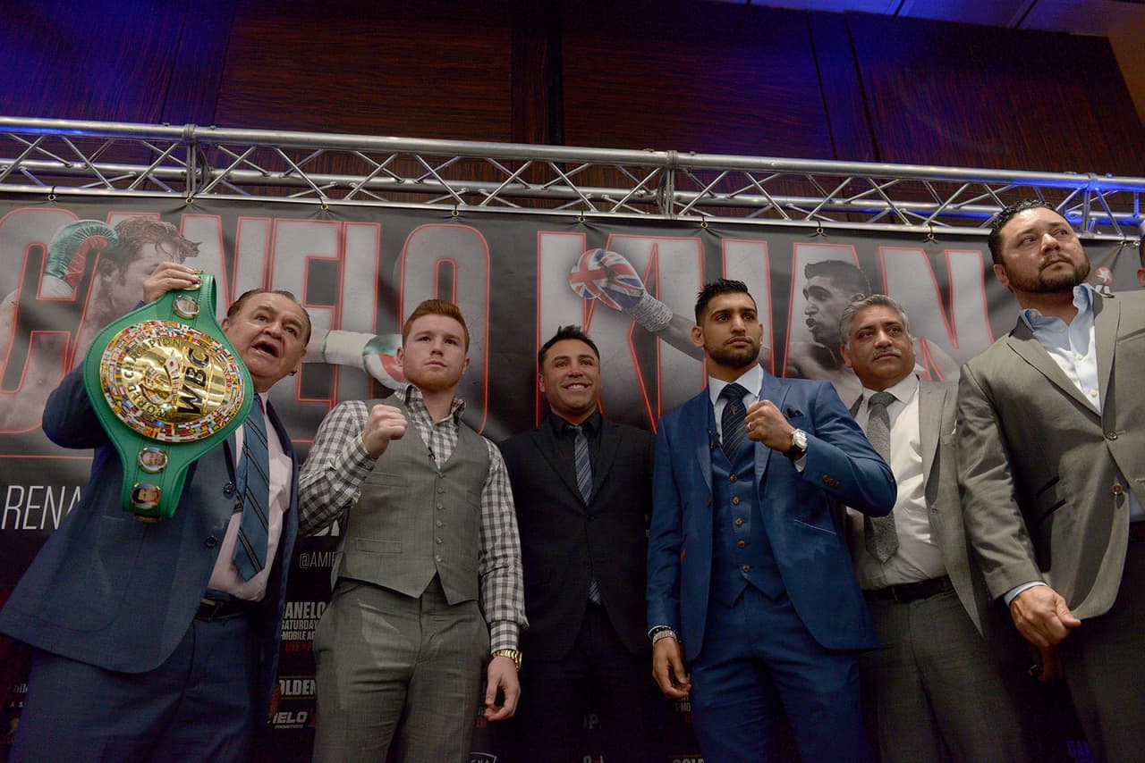 'Canelo' es elgran favorito por contar con una gran ventaja de peso. La pelea será en 154 libras, aunque sea eltítulo de 160, pero Amir Khan esta más habituado a pelear en 135 y no ha peleado más alla de 140 libras.