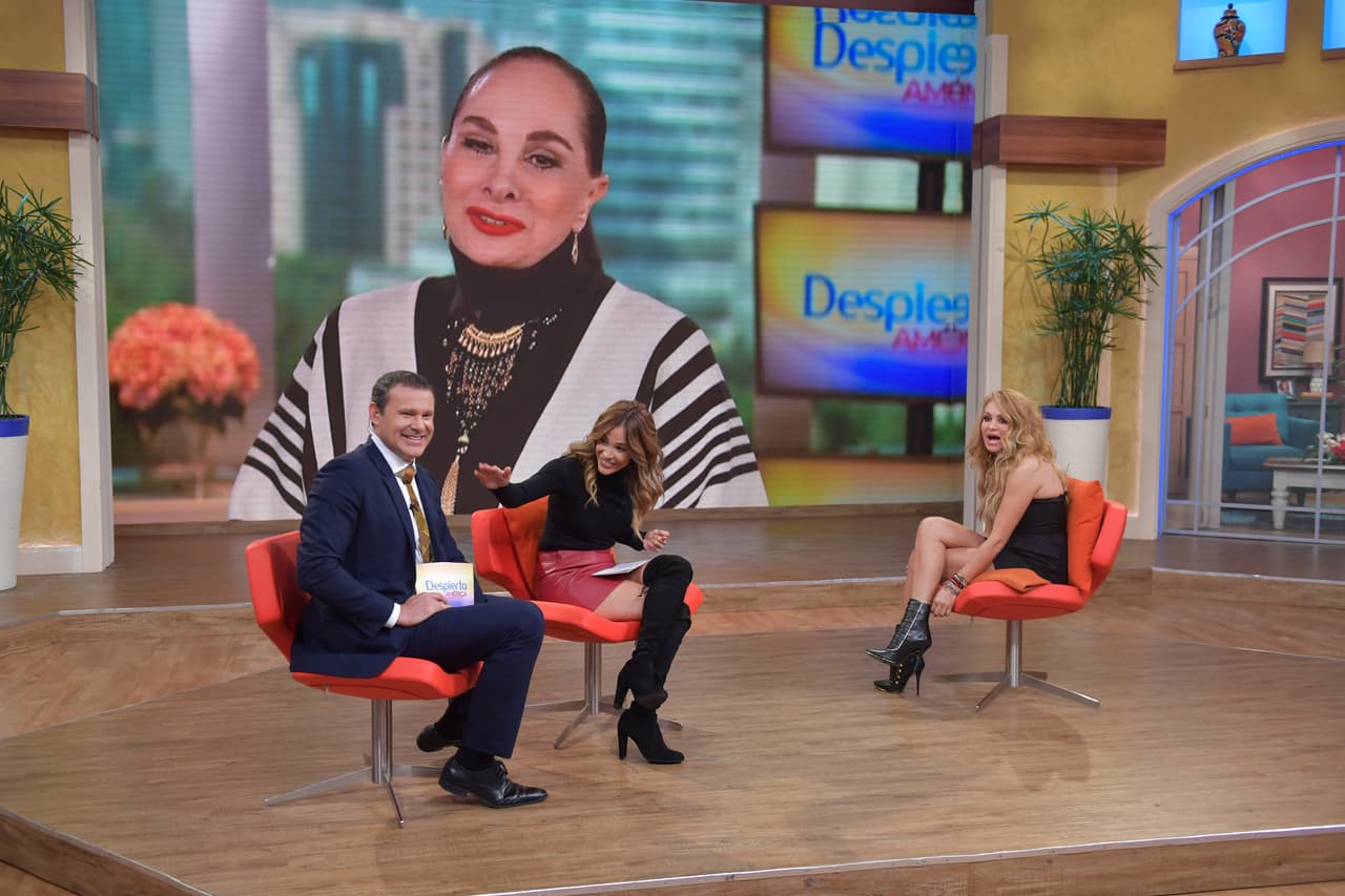 Sorprendimos a Paulina con un enlace en vivo con su mamá, la actriz Susana Dosamantes desde México.