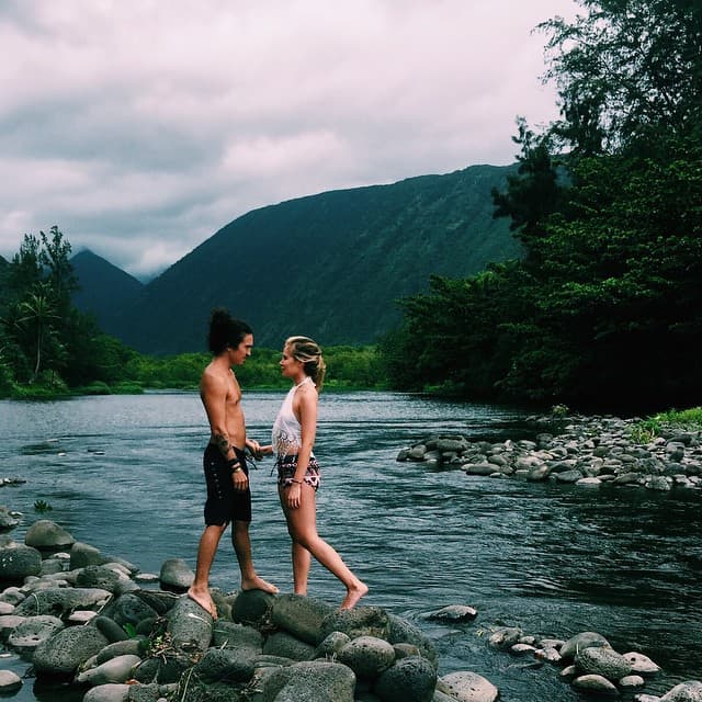 Estos tórtolos se volvieron aún más apegados gracias a sus viajes.