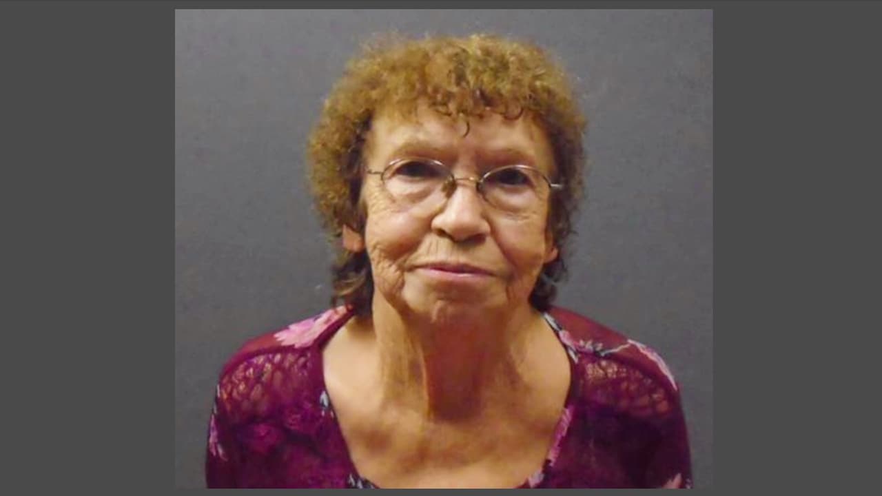 Sentencian a mujer acusada de golpear a su novio con un martillo molesta por el volumen del televisor