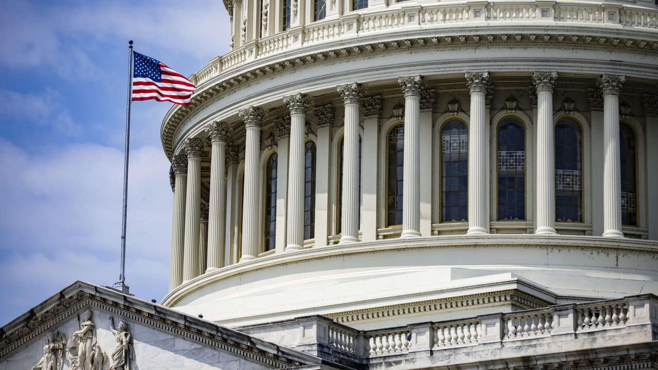 ¿Qué es el proceso de reconciliación con el que demócratas buscan que se apruebe una reforma migratoria?