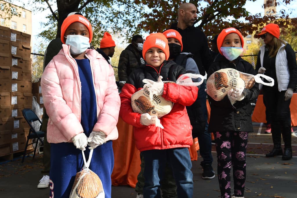 Acabaron los cheques del crédito por hijo y la pobreza entre niños latinos se disparó 42.5%: estas ayudas pueden aliviarla
