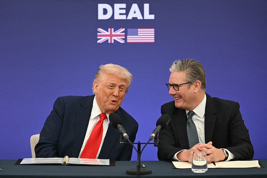 Trump le sugiere al primer ministro británico que use las fuerzas armadas para combatir la inmigración ilegal
