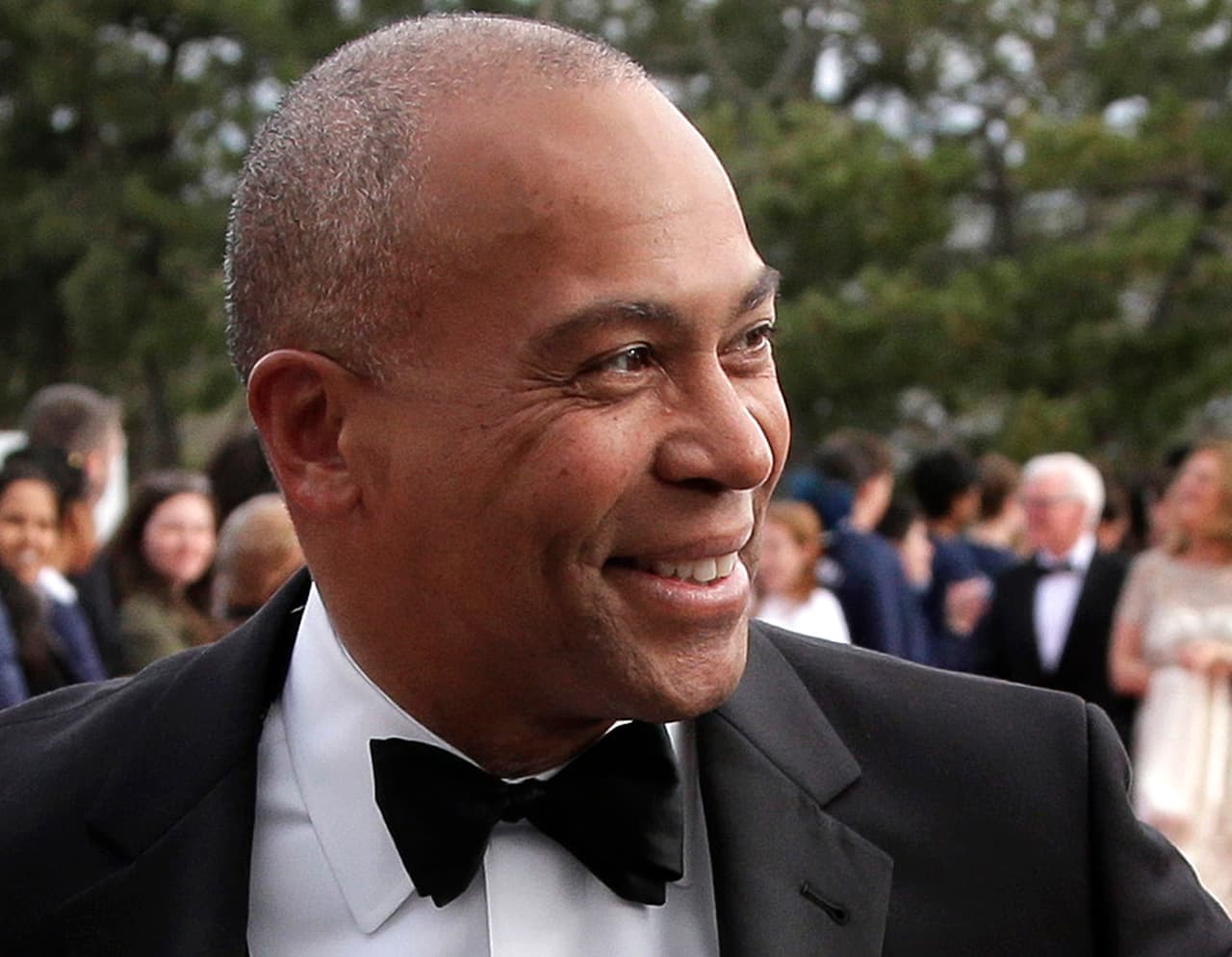 La lista de candidatos demócratas aumenta: Deval Patrick se convierte en el aspirante 18 para derrotar a Trump
