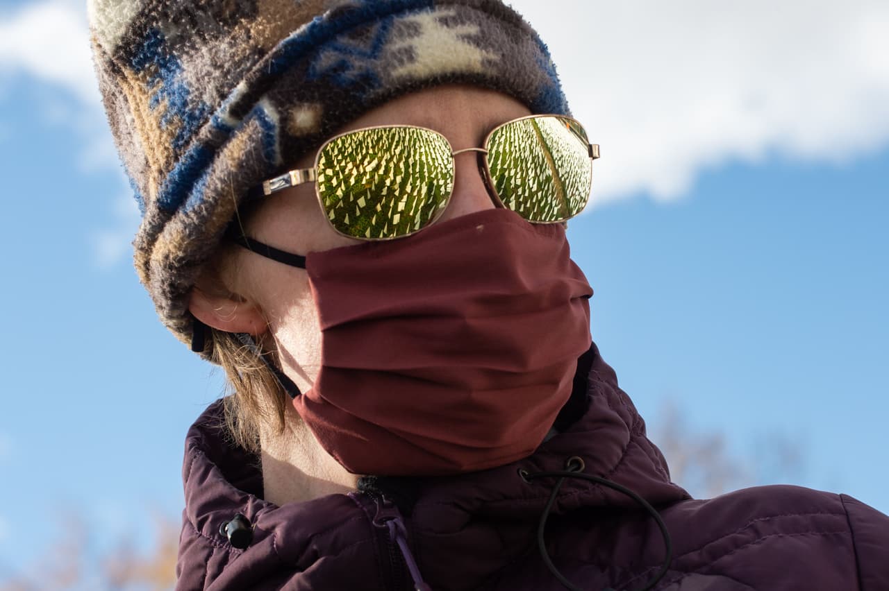 De acuerdo con los resultados, “10 de 13 participantes con síntomas cognitivos tenían anomalías en su líquido cefalorraquídeo”.