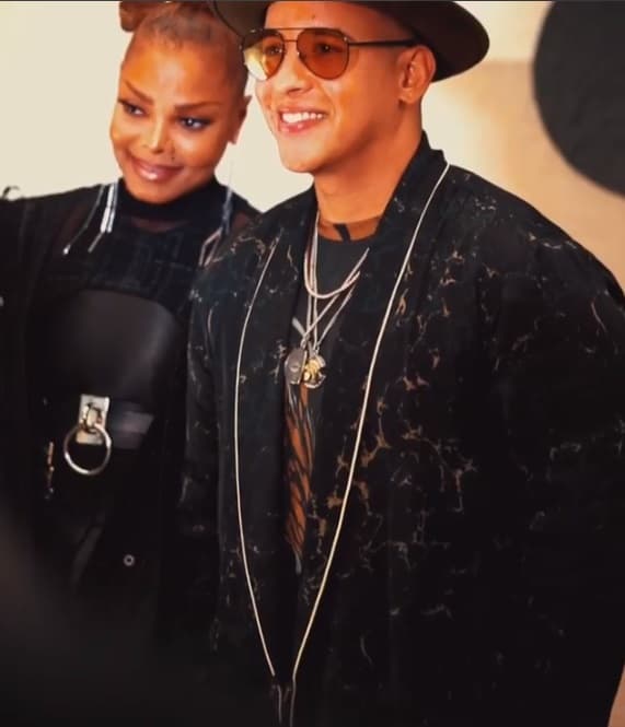 Janet Jackson por su parte, ha escrito en sus redes sociales sobre Daddy Yanquee: "Es un placer trabajar con él. Él escuchó la canción y dijo: "Quiero ser parte de esto"".