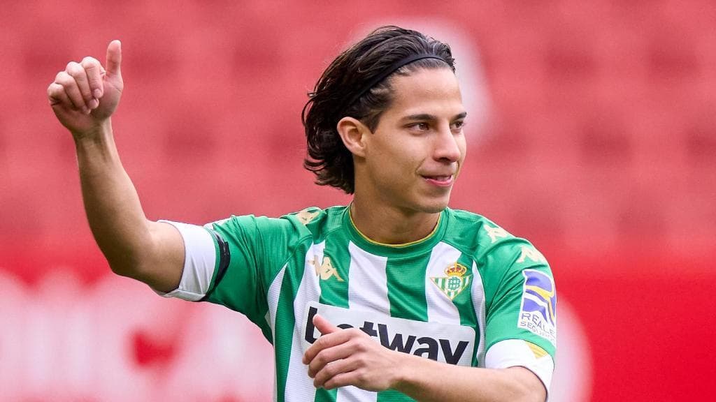 Diego Lainez revela que es positivo a Covid-19