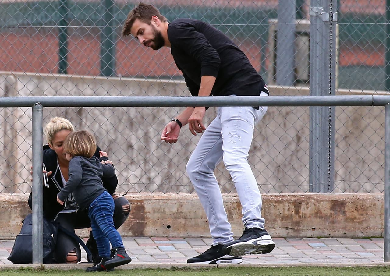 ¿Le estará preguntando si quiere jugar con los otros nenes?