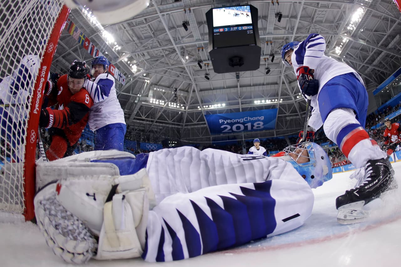 Canadá pasó por encima de Korea al vencerlos 4 - 0.