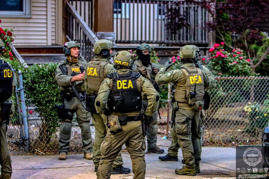 El policía que traicionó a la DEA: el capitán de una fuerza de élite en Colombia vendió información a un narco