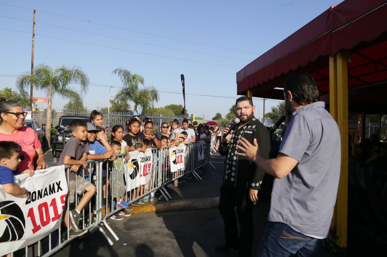 En compañía de El Tambochi y El Compa Ivan.