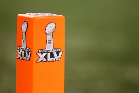 $1,016 MILLONES 400 MIL- El Super Bowl ocupa el segundo lugar de las franquicias deportivas que recaudan más dinero por anuncios comerciales, sólo por detrás de la Serie Mundial, la cual en 5 años llegó a ganar $1,016 millones 400 mil, mientras que el campeonato de la NFL ganó $983.9 millones en el mismo periodo. Cabe destacar que la cantidad recaudada por la Serie Mundial fue en 27 partidos, mientras que el Super Bowl sólo en 5 partidos.