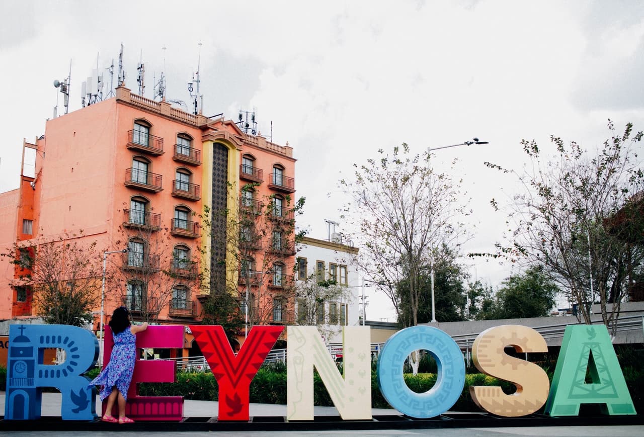 "Durante nuestro viaje cruzamos la frontera hacia México en Reynosa, Tamaulipas".
