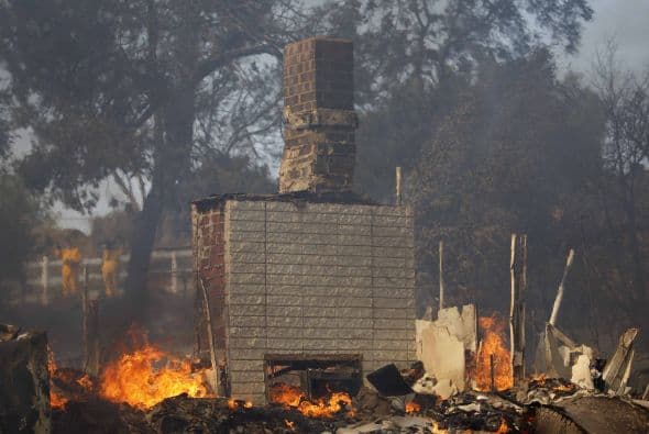 La ciudad de San Diego pide la colaboración de la comunidad para reportar cualquier información relacionada con los incendios a la línea de 'Alto al Crimen' 619-235-8477.