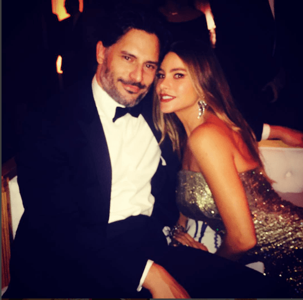 Vestidos de fiesta y súper guapos. ¡Se ven de lo mejor!