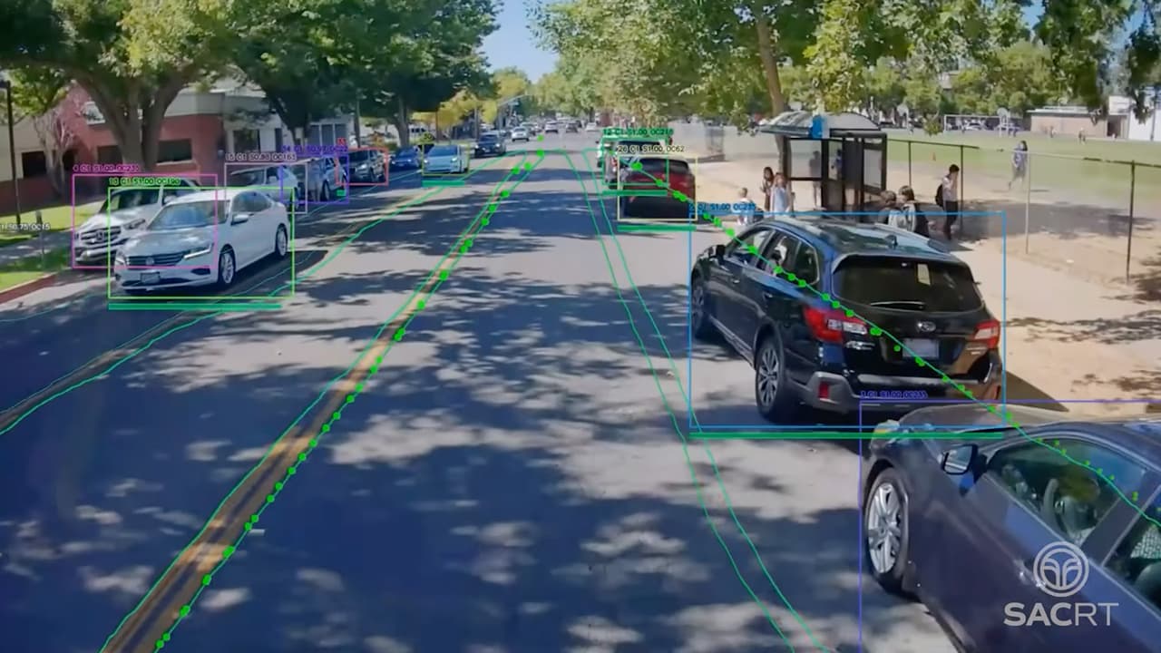 Usarán inteligencia artificial para multar a conductores que se estacionen en paradas de autobuses