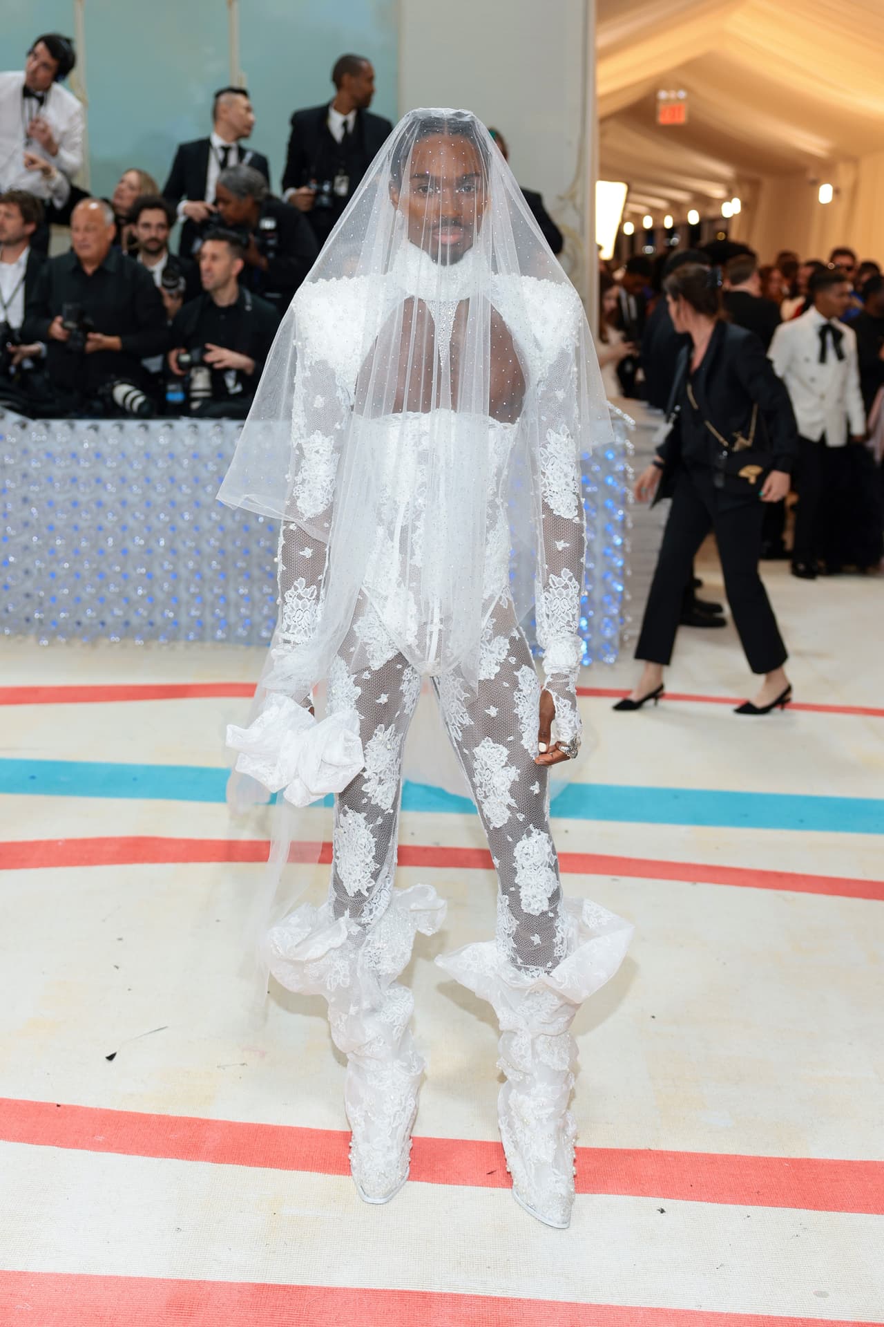 Alton Mason honró a "la novia Chanel" en la Met Gala 2023.