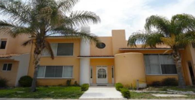 <h3 class="cms-H3-H3">Casa en Querétaro</h3>
<br>
<br>
<b>Ubicación:</b> Fracc. Pueblo Nuevo, Corregidora, Querétaro
<br>
<b>Tipo de inmueble:</b> Casa habitación
<br>
<b>Superficie:</b> 240 m2
<br>
<b>Valor total del premio en especie y efectivo:</b> $2.48 millones de pesos