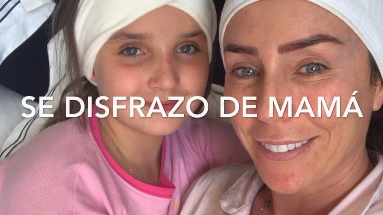 <b><a href="https://www.univision.com/famosos/mama-cuando-regresas-la-emotiva-carta-que-recibio-ines-gomez-mont-fotos">Inesita</a></b>, la primogénita, estuvo al pendiente de la salud de su madre, incluso, se puso una banda en la cabeza como ella.