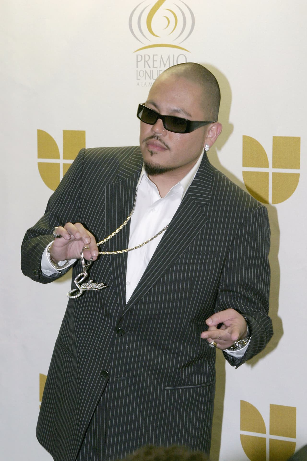 En la banda estaba su hermano
<b>A.B. Quintanilla</b>, quien tocaba la guitarra y escribió la mayoría de sus canciones.
