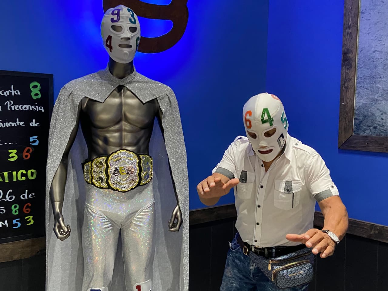 “En un principio los periodistas no me bajaban de cisquero, pero hasta la fecha eso hace mas de 50 años, no hay una arena donde haya lucha y no haya alguien que hace acrobacia, ósea que bueno que pude aportar algo a la lucha libre mexicana”, indica Rodolfo García mejor conocido como 
<i>El Matemático.</i>
<br>