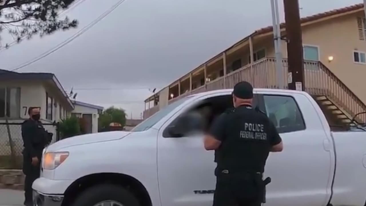 ¿Qué documentos debes tener y qué debes hacer ante un operativo de ICE? Sigue estás recomendaciones