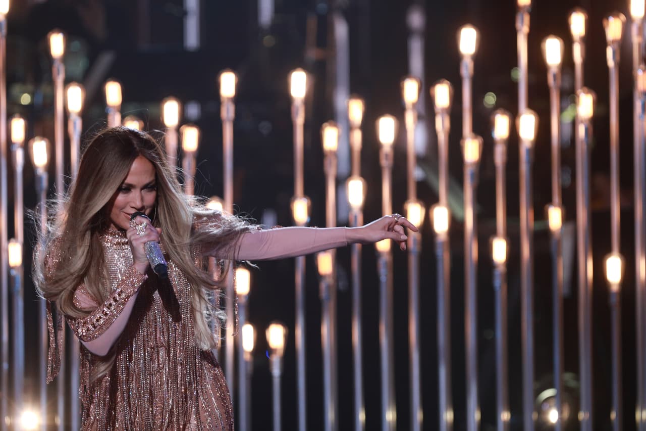 LOS ANGELES, CA - OCTOBER 14: In this handout photo provided by One Voice: Somos Live!, Jennifer Lopez performs onstage during "One Voice: Somos Live! A Concert For Disaster Relief" at the Universal Studios Lot on October 14, 2017 in Los Angeles, California. (Photo by Handout/Getty Images)
