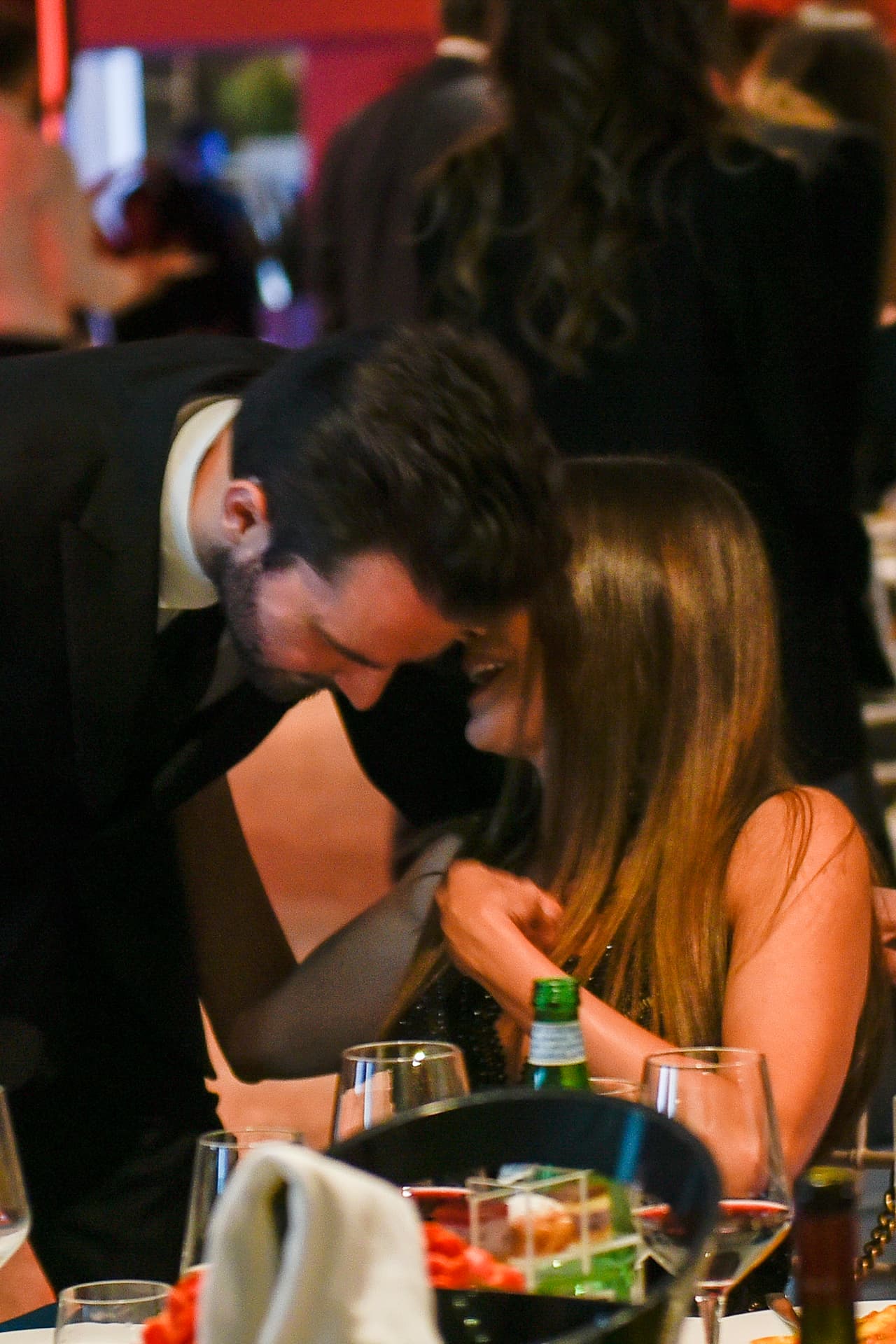 Sofía Vergara y el productor de cine Andrea Iervolino bailaron y se divirtieron juntos en la gala del Ischia Global Film and Music Fest, en Roma.