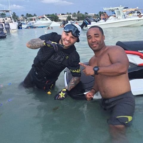 Por cielo, mar y tierra Farruko es y seguirá siendo uno de los consentidos del momento.