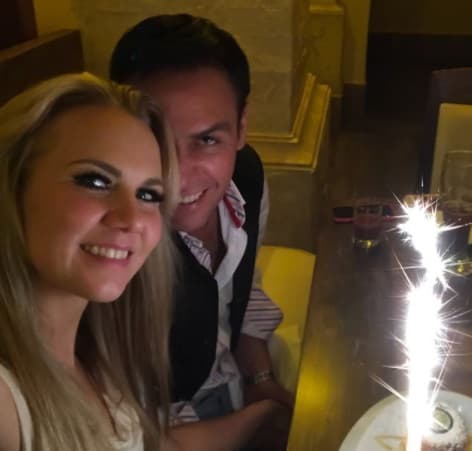 Sin embargo, quien más la sorprendió fue su esposo Christian, con quien celebró junto a amigos y en solitario.