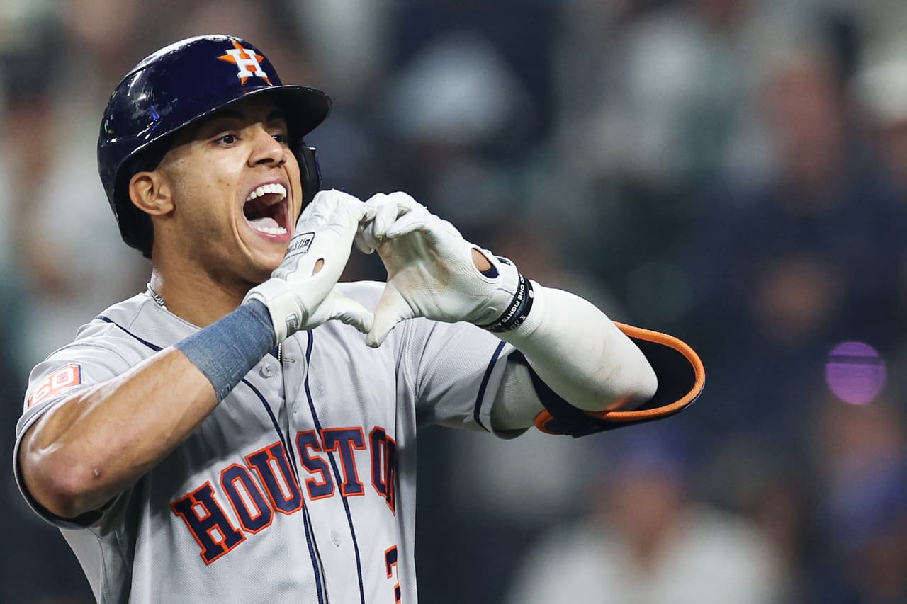 Jeremy Peña de los Astros de Houston atenderá el autoservicio en Raising Canes este lunes