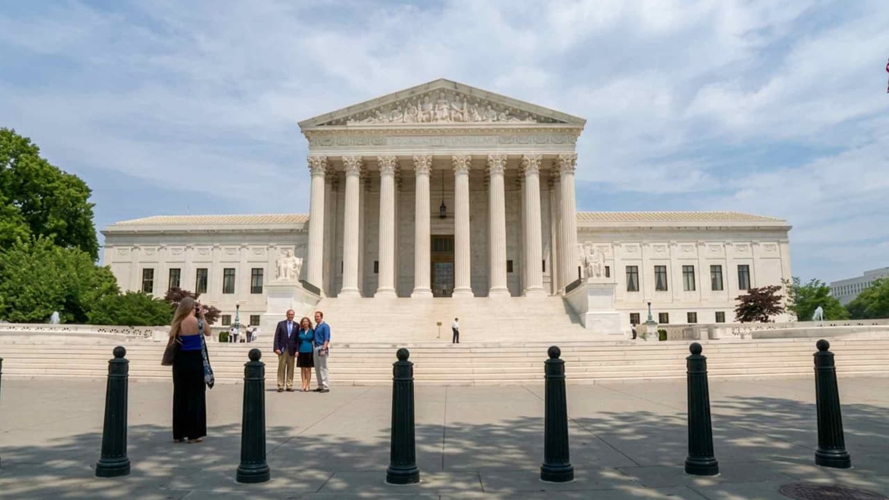 Corte Suprema mantiene ciudadanía por nacimiento en Estados Unidos, abogado explica
