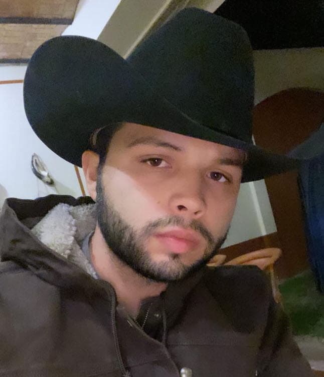 <b><a href="https://www.univision.com/famosos/pepe-aguilar-sera-bisabuelo-hijo-leonardo-aguilar-fotos">Leonardo Aguilar</a></b> mostró muy orgulloso 
<b>su primer tatuaje</b> y eligió una imagen muy especial para plasmarse en su cuerpo.
<br>