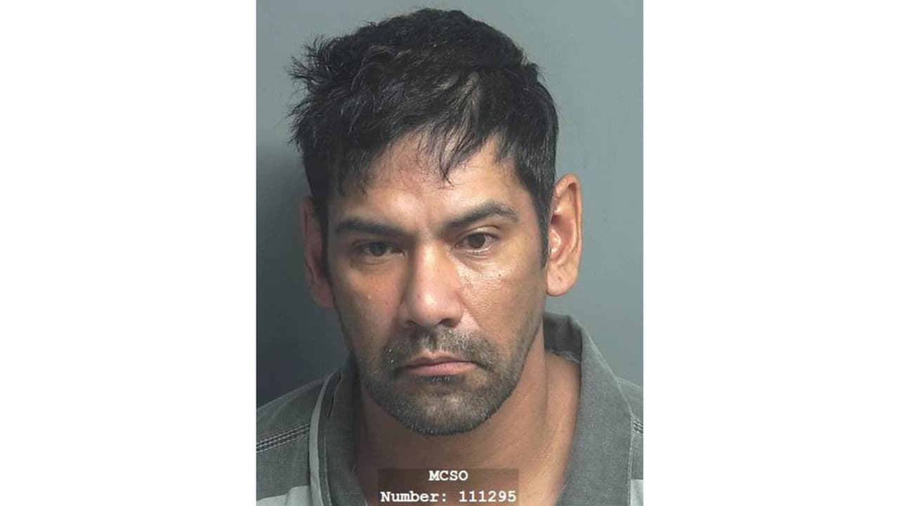 Un hombre es acusado de buscar a madres solteras en aplicaciones de citas para acercarse a los niños y abusar de ellos