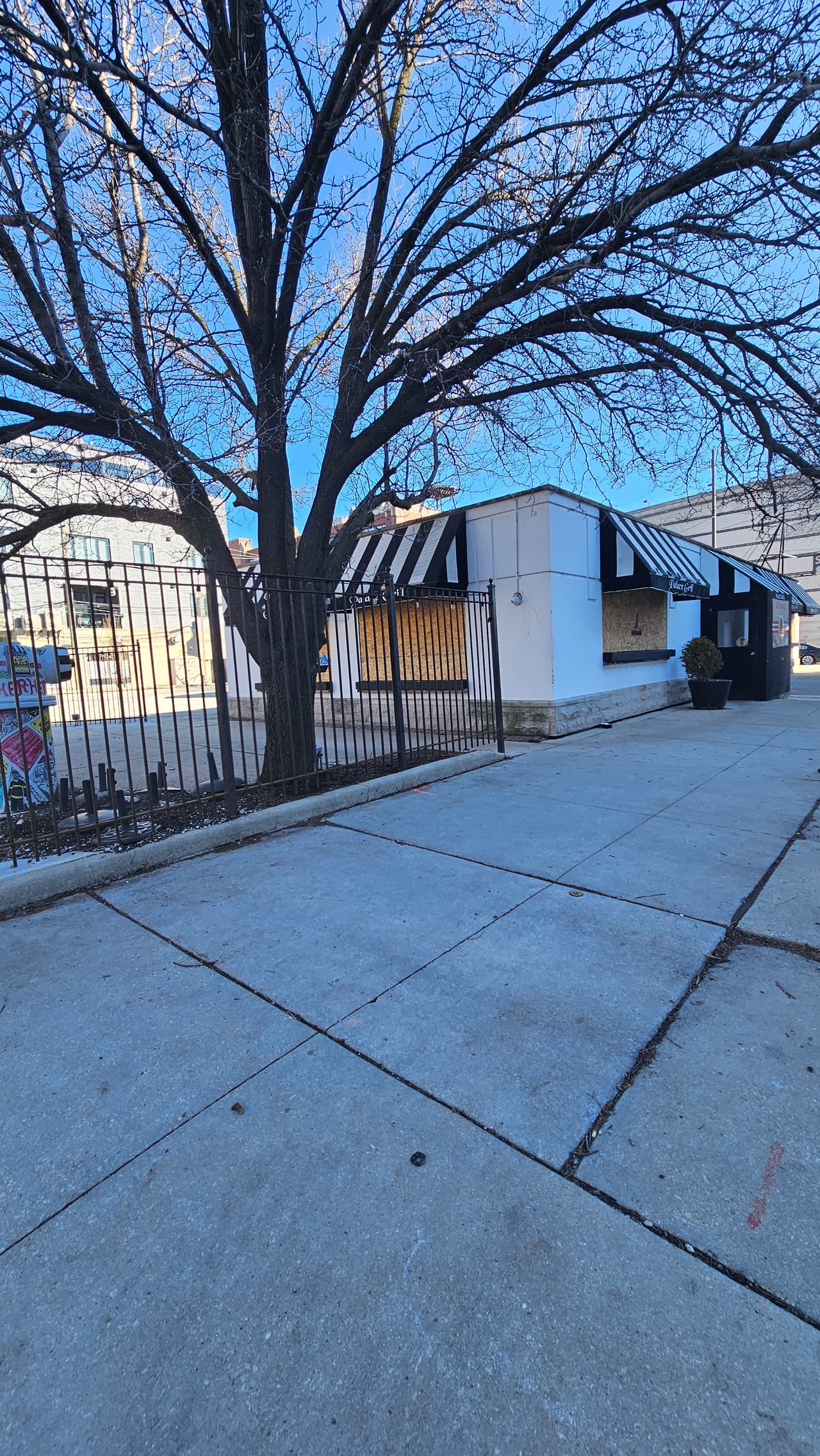 El restaurante ya fue cerrado, y no se puede ingresar.