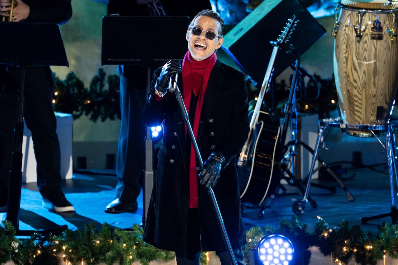 Durante la temporada navideña, el árbol permanecerá
<b>iluminado todos los días entre las 5:00 a.m. y la 1:00 a.m.</b>; en Navidad estará encendido las 24 horas, mientras que el 31 de diciembre brillará únicamente entre las 5:00 p. m. y las 9:00 p. m.