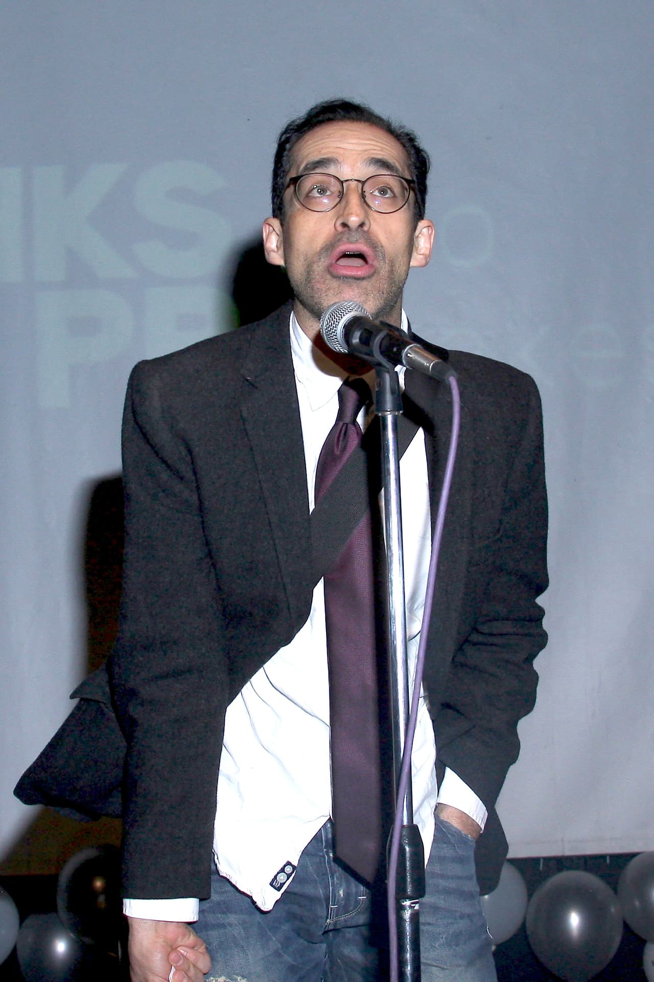 <b>Bichir negó rotundamente</b> que los hechos fueran reales: "No me reconozco en ese escrito, no nada más con las incosistencias del escrito mismo, sino porque no me reconozco, 
<b>no soy esa persona</b>, nunca he violentado a nadie para conseguir nada".