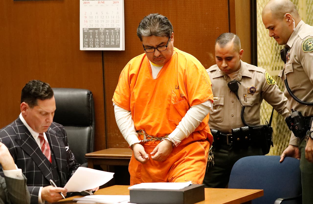 Tanto Gracía como sus
<a href="https://www.univision.com/noticias/criminalidad/radiografia-del-escandalo-sexual-de-la-iglesia-la-luz-del-mundo-de-que-acusan-a-su-pastor-y-3-complices">supuestas colaboradoras</a> se han declarado inocentes de los 26 cargos por delitos graves que les impuso la fiscalía. Sin embargo, desde su detención la fiscalía ha sostenido que las pruebas en contra del líder religioso son suficientes para encerrarlo en la cárcel sin fianza. Este martes 15 de julio continuará la audiencia sobre la fianza del líder tras las rejas.