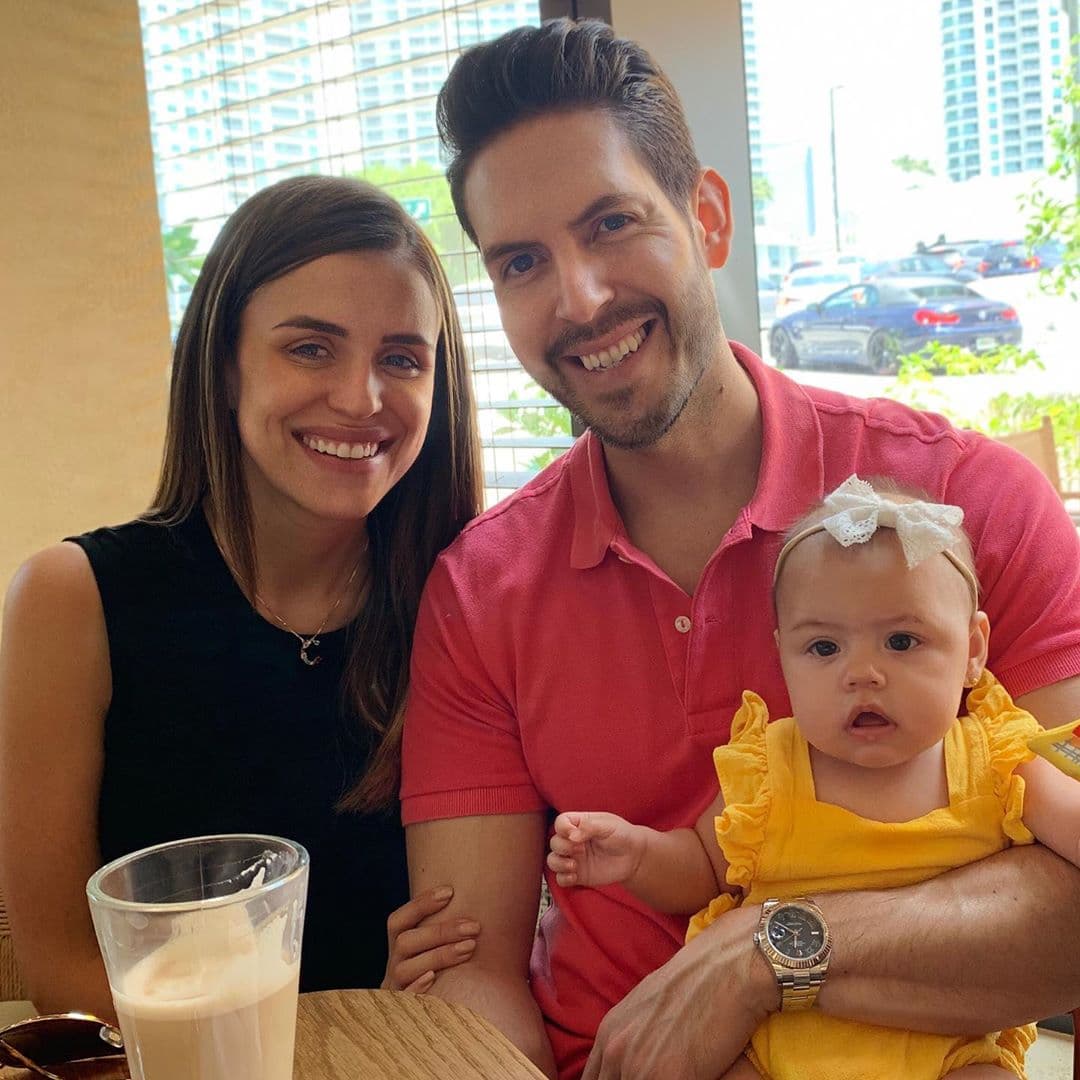 Carolina y su esposo, Andrés Chacón, se estrenaron como papás este 2019 y gozan al máximo los días en compañía de la nueva integrante de la familia Chacón Sarassa. “Mi familia ¿Qué más se le puede pedir a Dios?”, escribió junto a la tierna imagen.
<br>