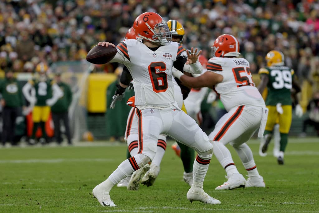 Los Packers sufren de más frente a los Browns, pero la defensa aparece y vencen 22-24 a los comandados por Baker Mayfield.