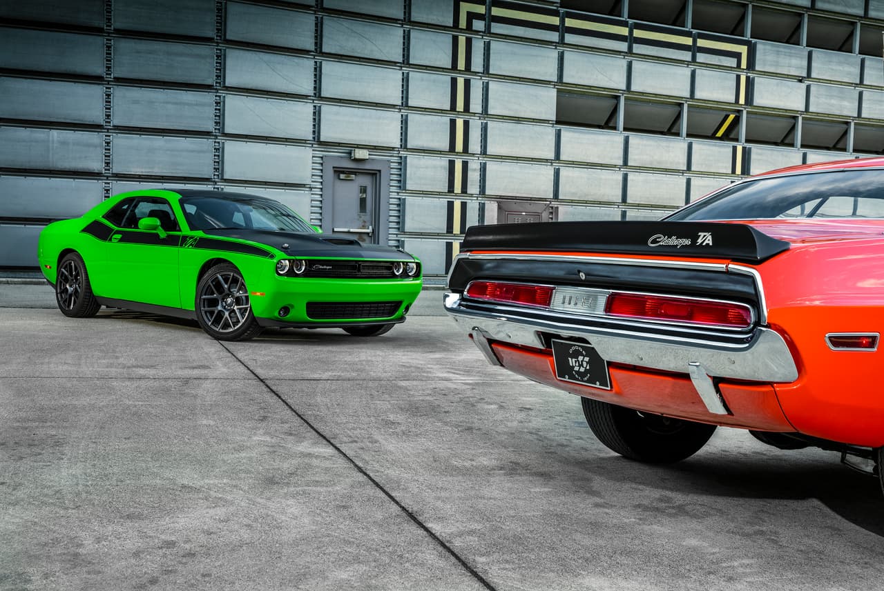La reinterpretación del diseño de los Challenger de los 70 ha sido un éxito sin precedentes para Dodge por lo que hacía rato que estabamos esperando una edición inspirada en el Dodge Challenger T/A.