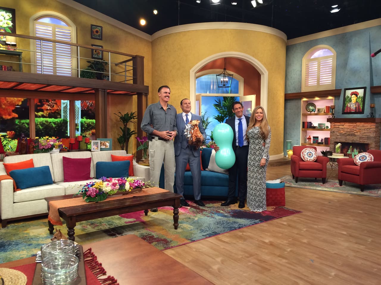 Claudia Molina y Ron Maguill llegaron a visitarnos hoy en la nueva casita.