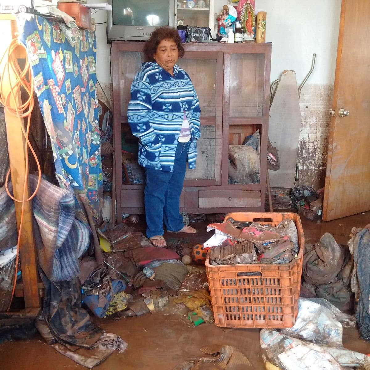 Rosa Elena en uno de los cuartos de su casa.