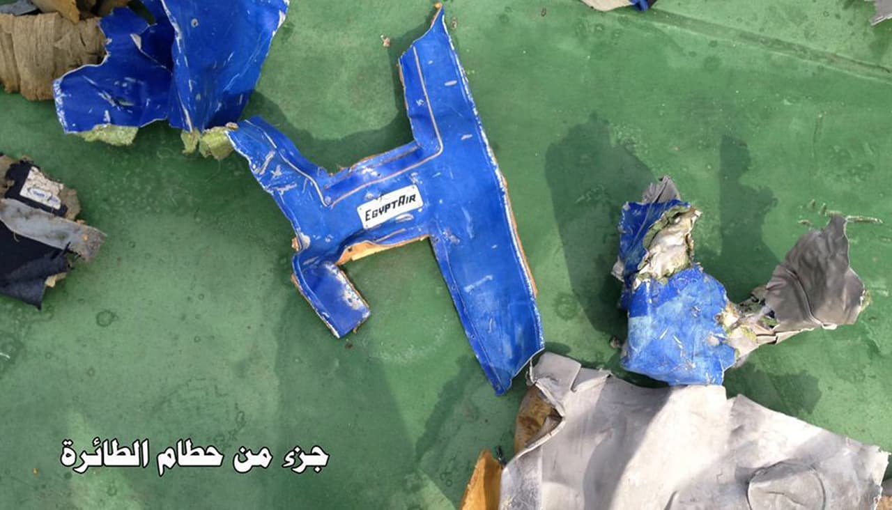 Egipto envía un submarino al lugar de choque del vuelo EgyptAir 