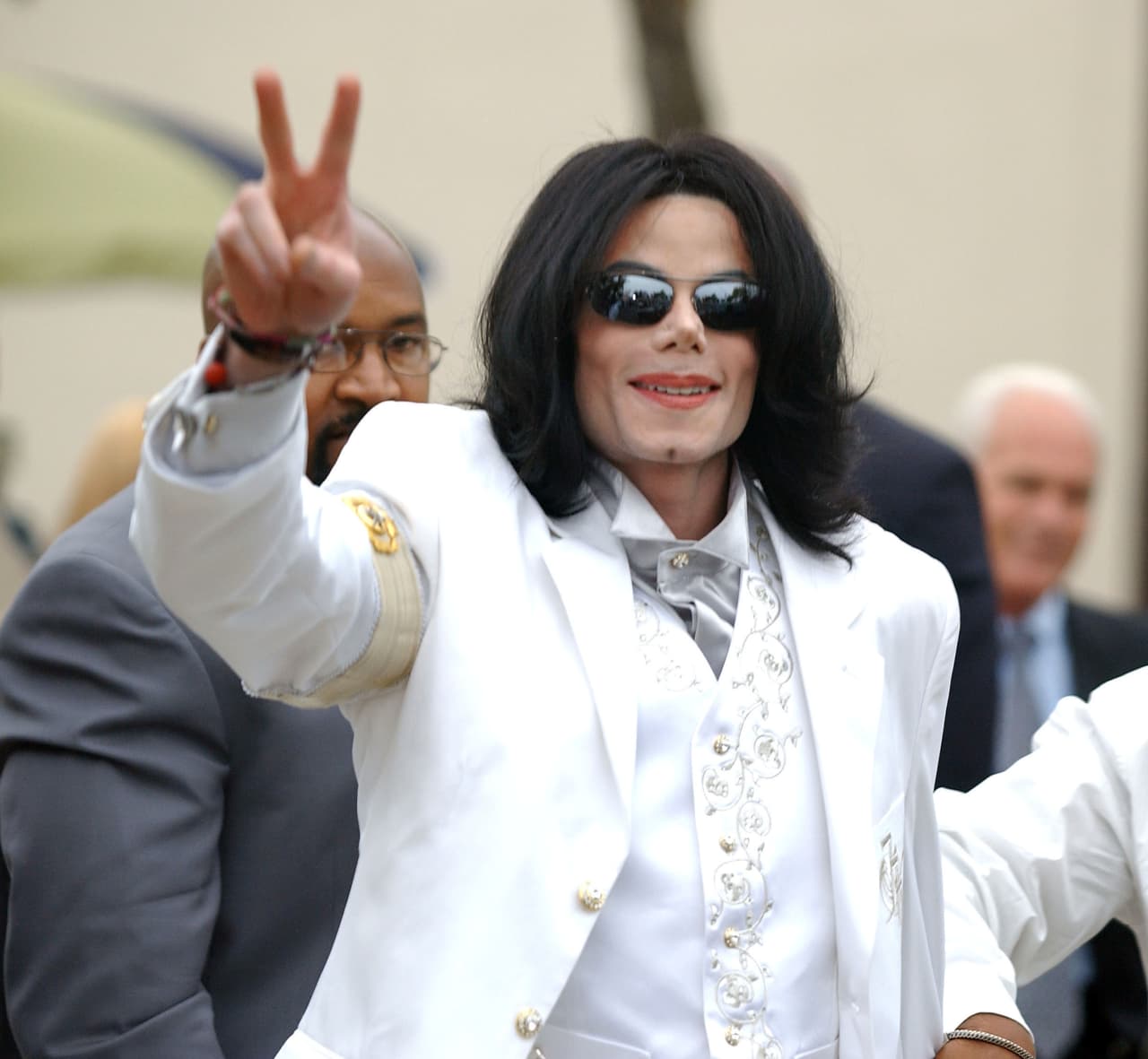 El fallecido 'Rey del Pop' siempre fue criticado por ese radical cambio de imagen, aún asñi su talento musical siempre fue por delante.