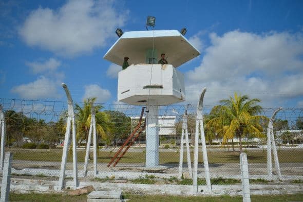 El Hospital Nacional de Internos ubicado en este centro tiene 200 camas, tres salas de operaciones y unidad de terapia intensiva así como protocolos específicos en el control de enfermedades como el Sida, la tuberculosis y de situaciones como las huelgas de hambre, una forma de protesta frecuente en las cárceles del país.