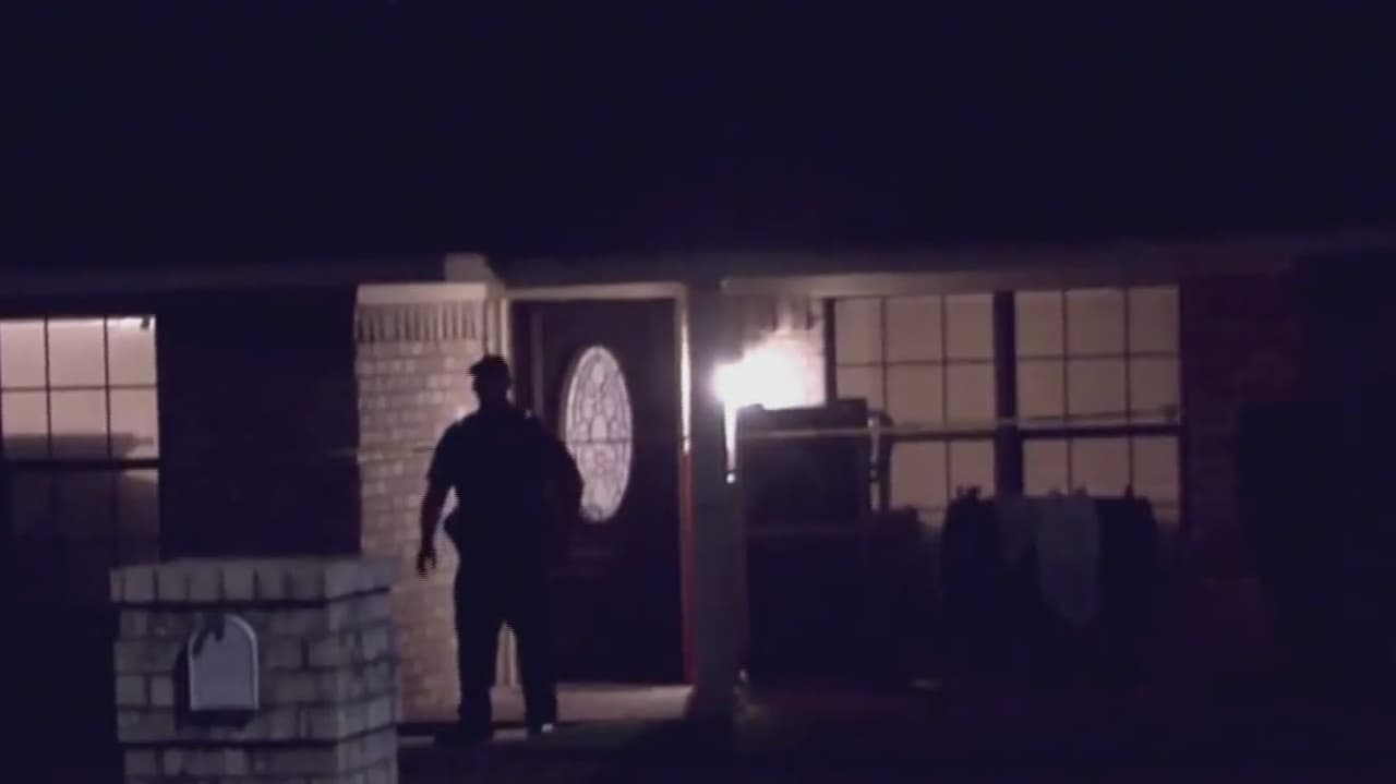 Una mujer que buscaba algo en su bolso disparó accidentalmente un arma hiriendo a su hijo, de 3 años, indicaron las 
<b><a href="https://twitter.com/houstonpolice" target="_blank">autoridades.</a></b>