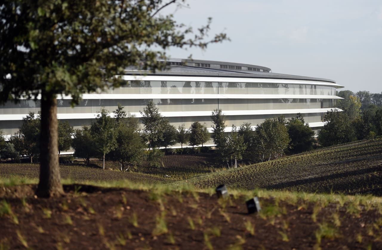 Apple's new headquarters building is seen ahead of a media event where Apple is expected to announce a new iPhone and other products in Cupertino, California on September 12, 2017. / AFP PHOTO / Josh Edelson (Photo credit should read JOSH EDELSON/AFP/Getty Images)